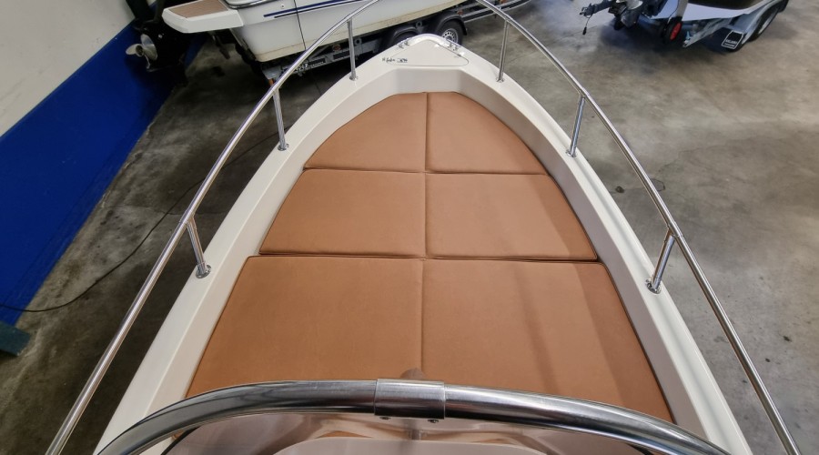 Rascala FM 15 met 40pk 4-takt EFI en trailer (z&eacute;&eacute;r netjes!)