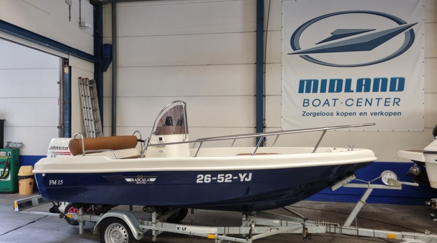 Rascala FM 15 met 40pk 4-takt EFI en trailer (z&eacute;&eacute;r netjes!)